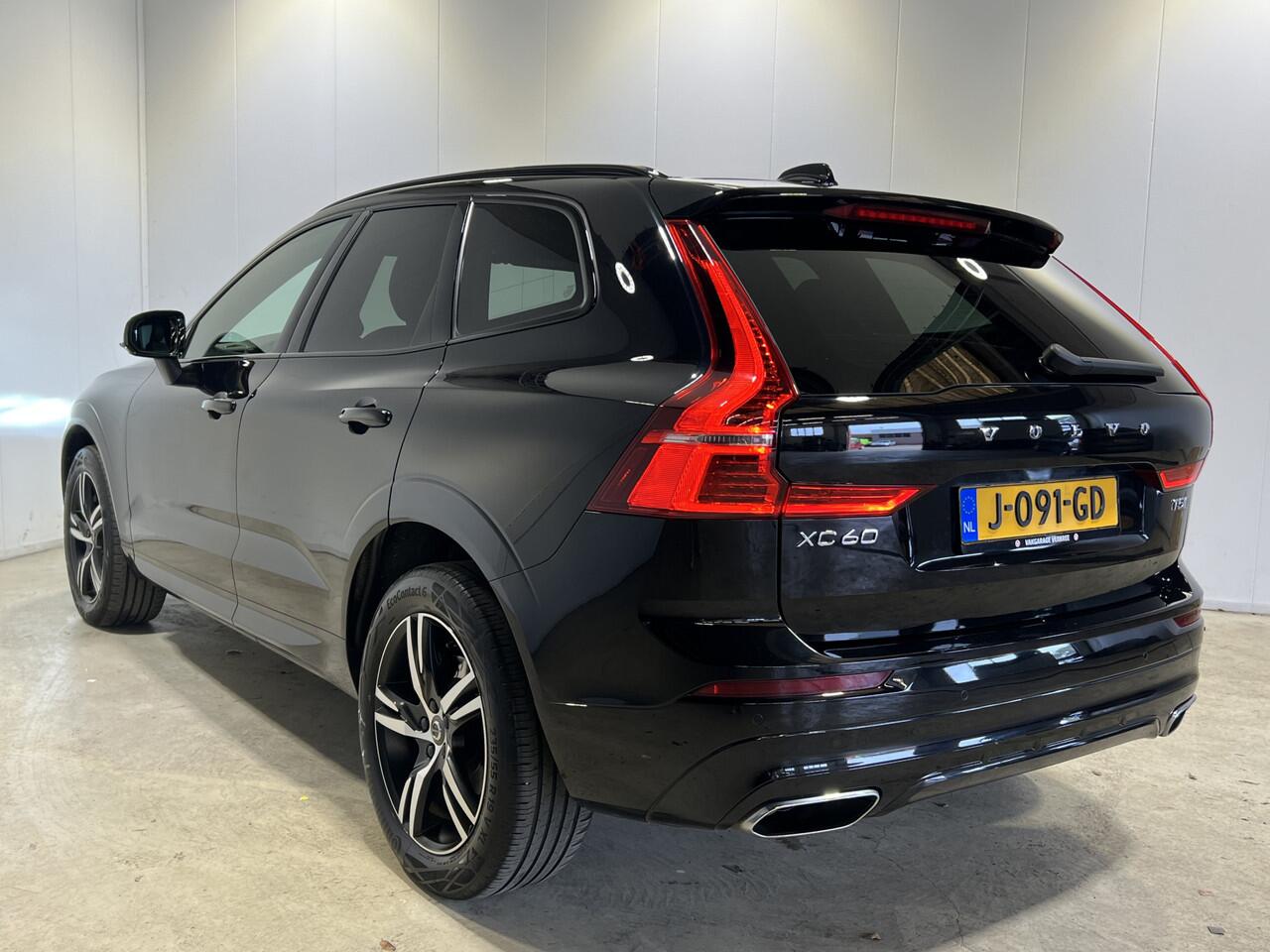 Volvo XC60 2.0 T5 AWD R-Design | Navigatie/Android/Apple Carplay | LM Velgen 19" | Voorstoelen Verwarmd | PDC Voor en Achter + Achteruitrijcamera |