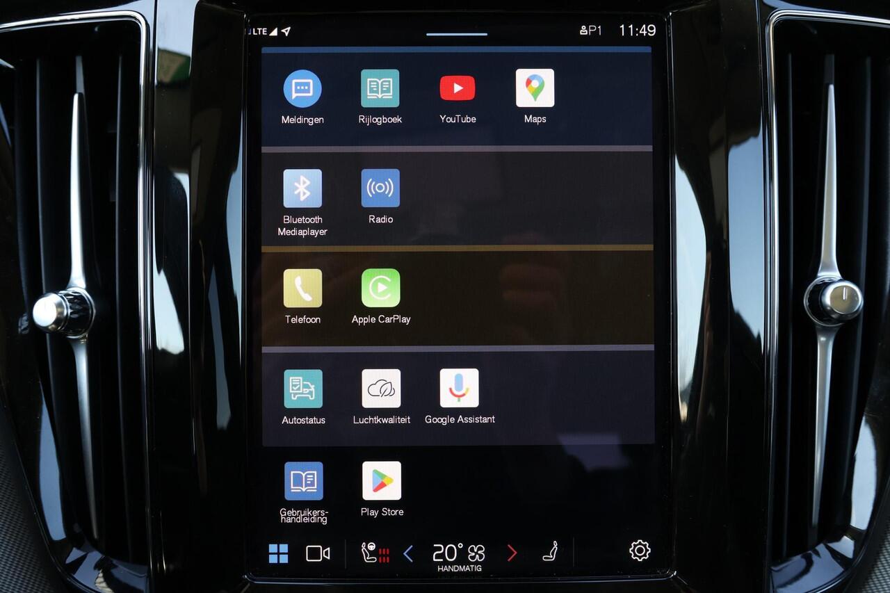 Volvo XC60 T8 Recharge AWD Ultimate Dark - Panorama/schuifdak - IntelliSafe Assist & Surround - 360º Camera - Verwarmde voorstoelen, stuur & achterbank - Parkeersensoren voor & achter - Elektr. bedienb. voorstoelen met geheugen - Head up display - Draadloze tel. lad