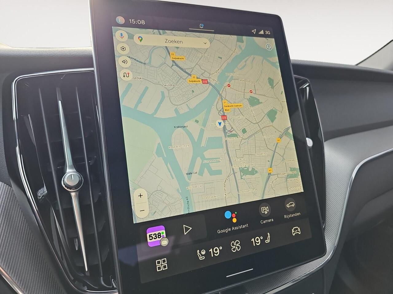 Volvo XC60 2.0 T6 Plug-in hybrid AWD Plus Black Edition | Luchtvering | 22-inch wielen | Panorama dak | Sportstoelen|