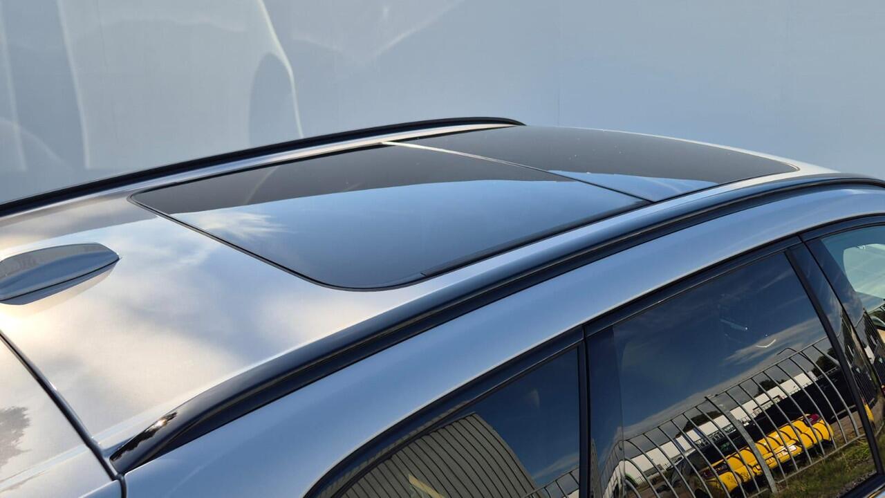 Volvo XC60 2.0 T8 PHEV AWD Ultra Dark Luchtvering - Bowers Wilkins Sound - 22 Licht metalen Wielen - Gelamineerde zijruiten - Massage functie voorstoelen - Alarm - Climate - RC20 Lederen interieur