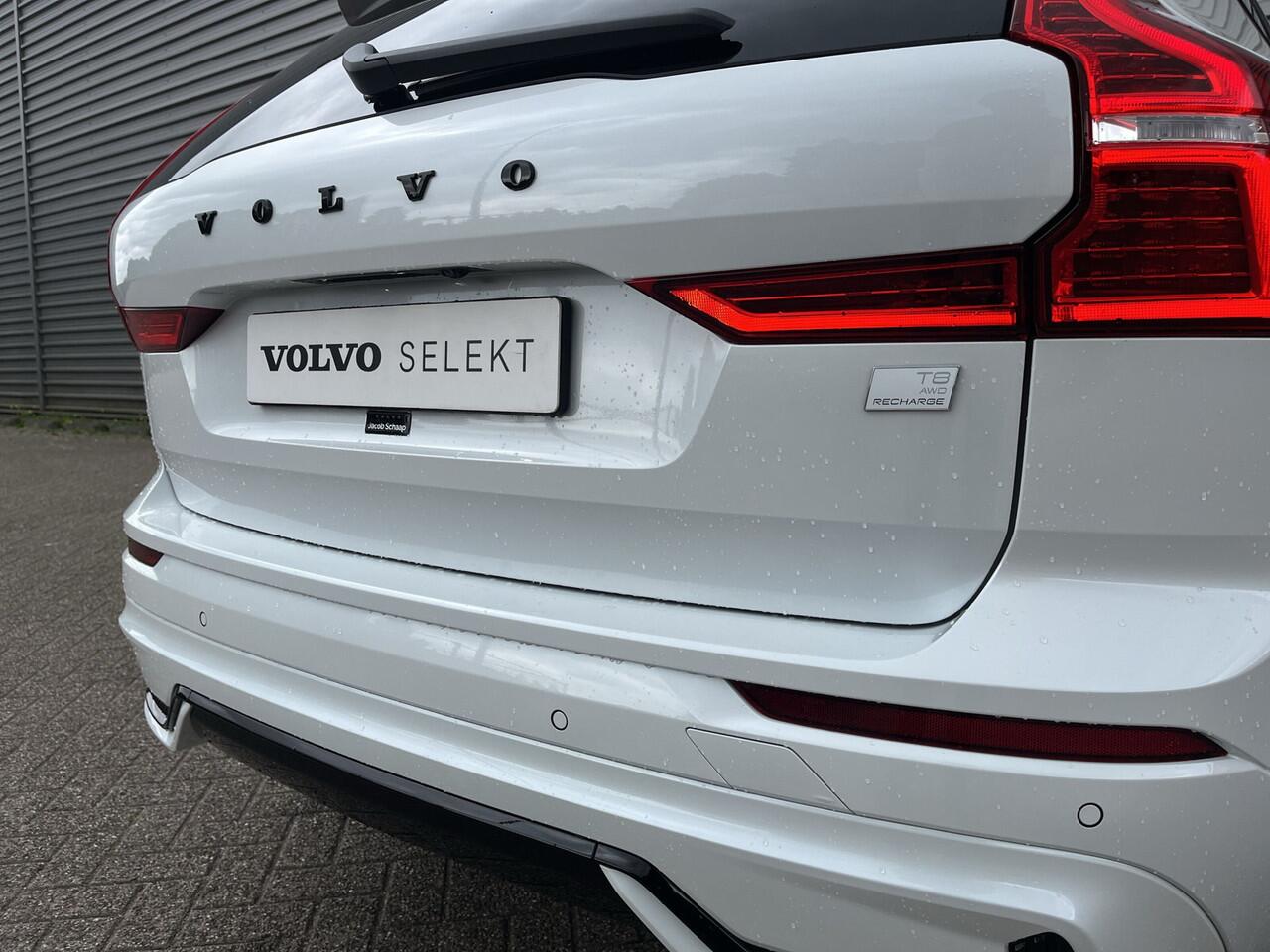 Volvo XC60 T8 Plug-in hybrid AWD Ultimate Dark / Luchtvering / Extra getint glas / 360 camera / Trekhaak semi-elektrisch /