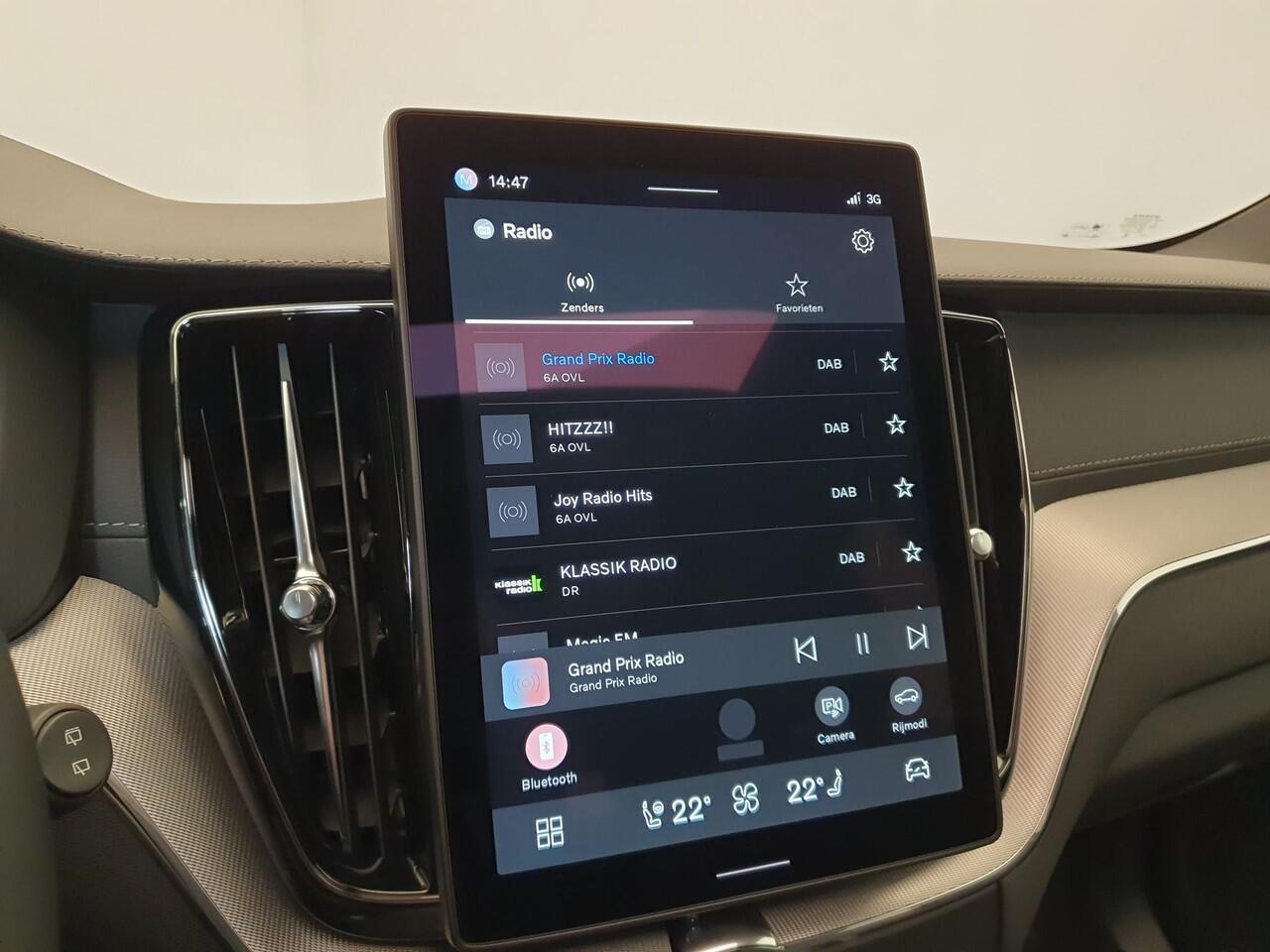 Volvo XC60 2.0 T6 Plug-in hybrid AWD Ultra Black Edition ¤79.192,- nieuw, Wegklapbare trekhaak, Panoramadak, Harman/Kardon