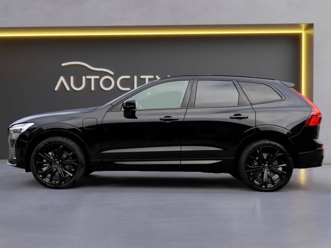 Volvo XC60 MY26 T6 Plus Black Edition Recharge Plug-In Hybrid AWD Pano l 36