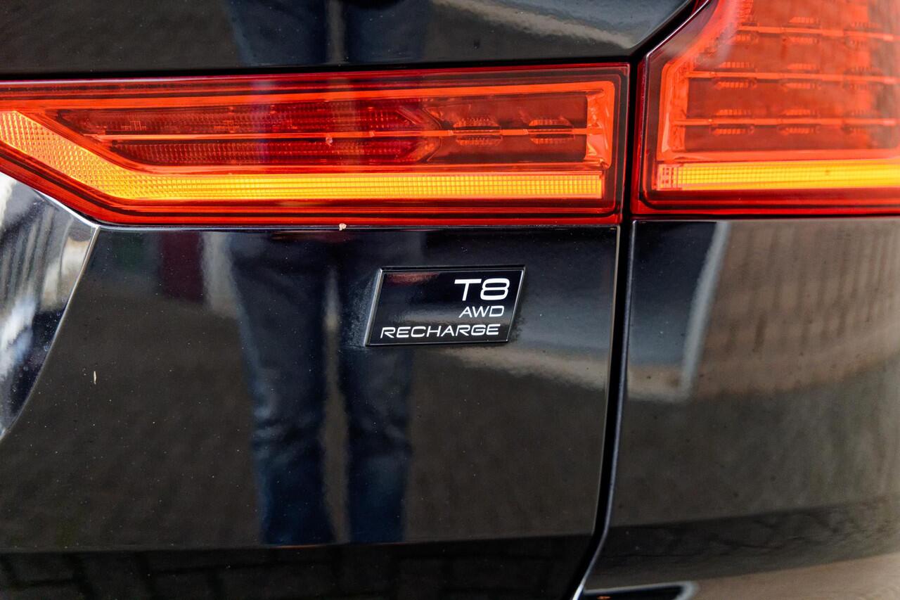 Volvo XC60 2.0 T8 Plug-in hybrid AWD Ultimate Black Edition Luchtvering, Trekhaak, 21", Panoramadak