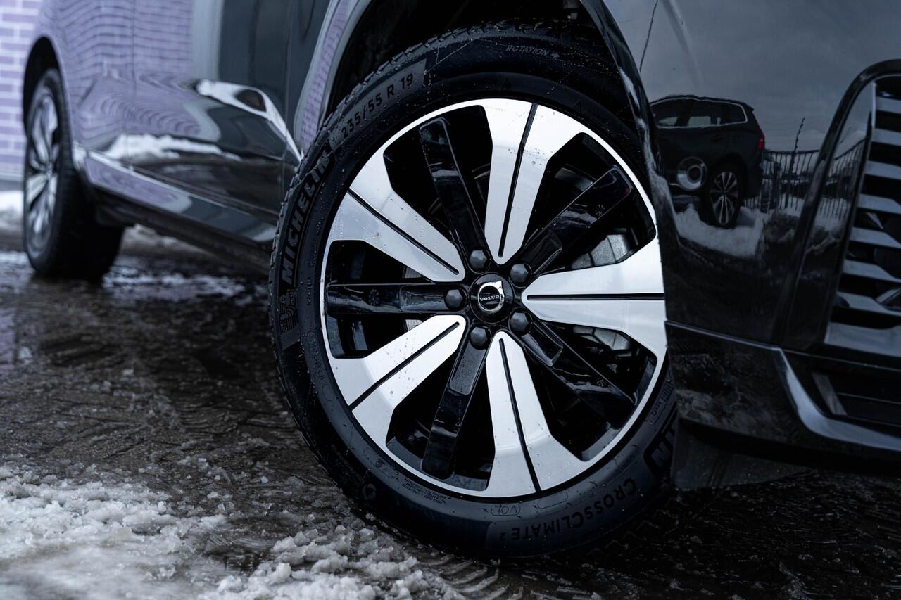 Volvo XC60 T6 Plug-in hybrid AWD Plus Dark | Stoel-/Stuurverwarming | Adaptive Cruise Control | 360 Camera | Dodehoekdetectie | Stoelverwarming achter | Keyless Entry | Schuif-/Kanteldak | Apple Carplay |