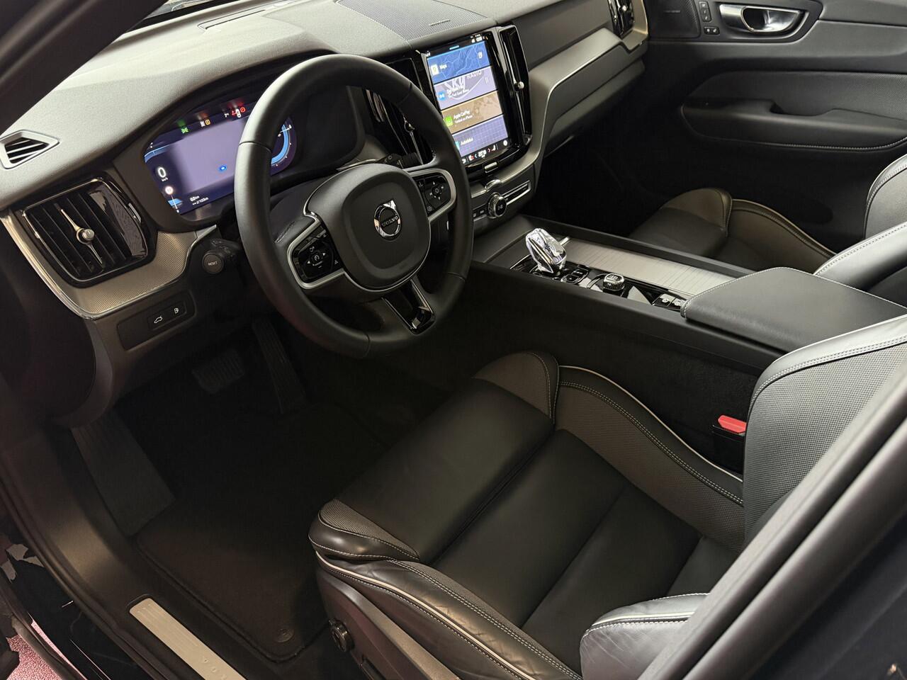 Volvo XC60 2.0 T6 350PK PHEV AWD PLUS DARK + LONG RANGE PANO HARMAN-KARDON 360CAM ELEK.KLEP STUUR/STOEL VERW. Plug in Hybrid ? Top Auto's Wijchen , Altijd een Ruim aanbod van Volvo's i BUSINESS / CORE / BRIGHT / DARK / ULTRA DARK / PLUS DARK / BLACK EDITION / ESS