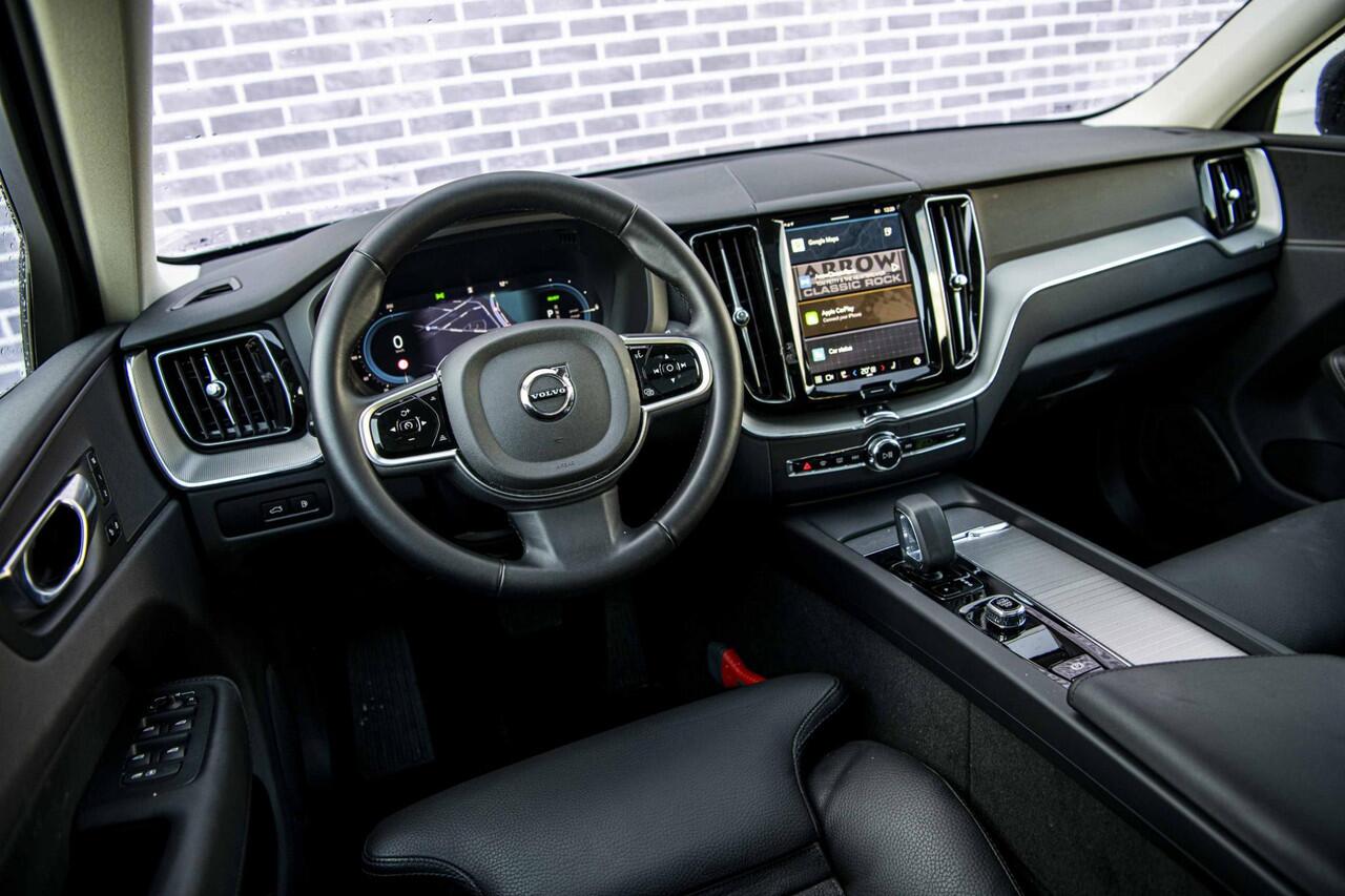 Volvo XC60 2.0 T6 Plug-in hybrid AWD Plus Dark | Trekhaak | Schuif/kanteldak | Rondomzicht camera | Dodehoek assistent | Stoel/Stuur verwarming |