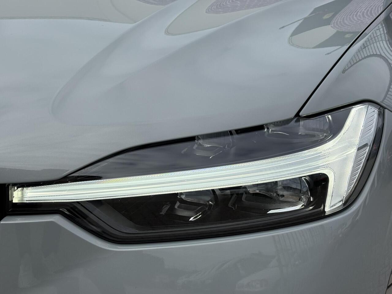 Volvo XC60 2.0 T6 Plug-in hybrid AWD Plus Dark | Extra getint glas | Adaptieve cruise control | 360° camera | Trekhaak | Stoel- en stuurverwarming | Dode hoek detectie BLIS | Panorama dak | All season banden | Google Auto |