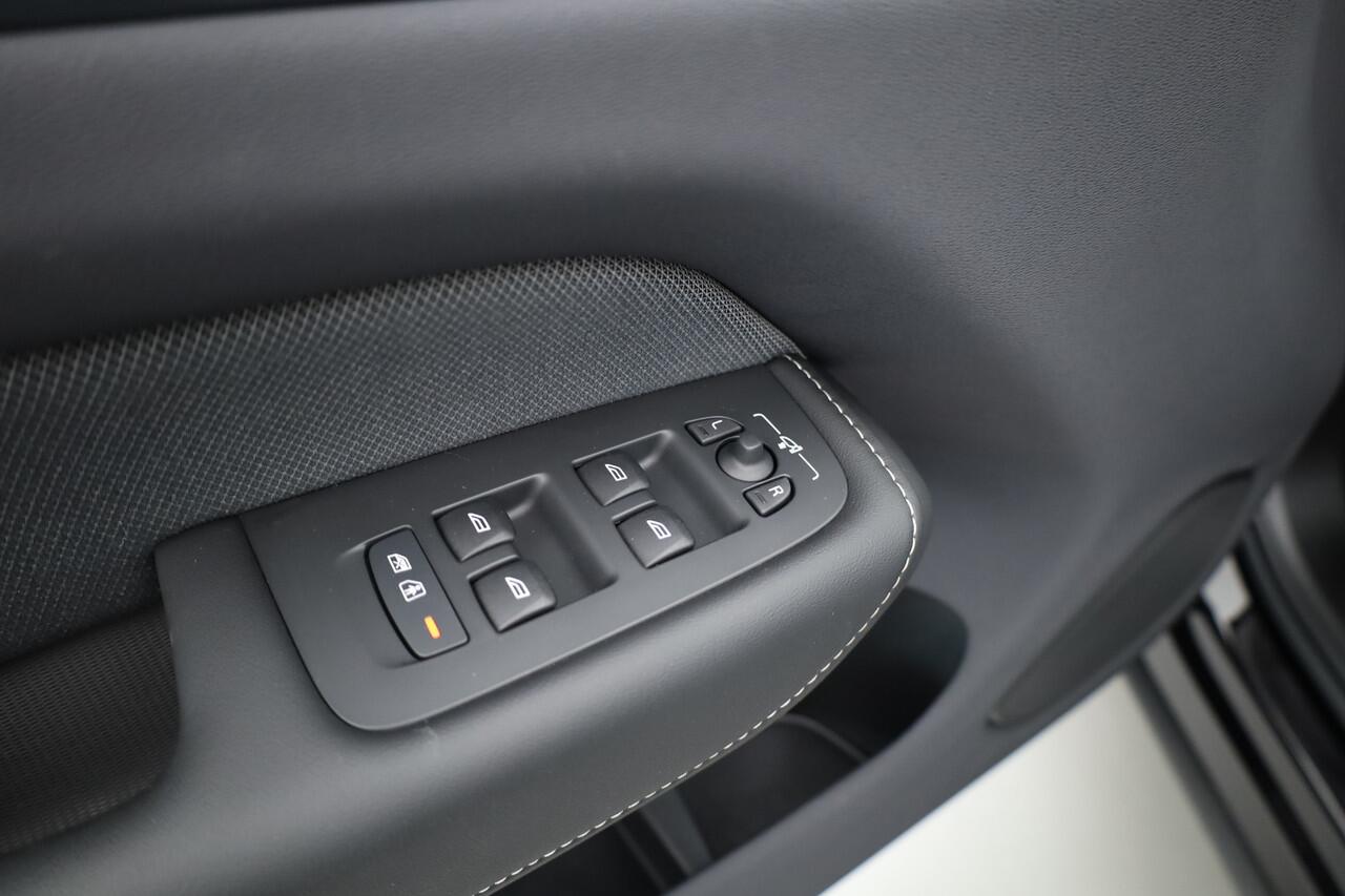 Volvo XC60 2.0 T8 Plug-in hybrid AWD Ultra Black Edition | Luchtvering | 360cam | Elek. Trekhaak | HUD | Bowers & Wilkins | Memory