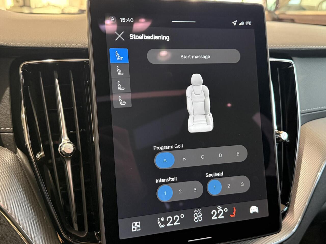 Volvo XC60 2.0 T8 Plug-in hybrid AWD Ultra Black Edition Exec | Lounge Pack | Bowers & Wilkins | 22" | Luchtvering | Massage | Head-Up Display | Leder Dashboard | Adaptive Cruise | Stoel & Stuurverwarming |