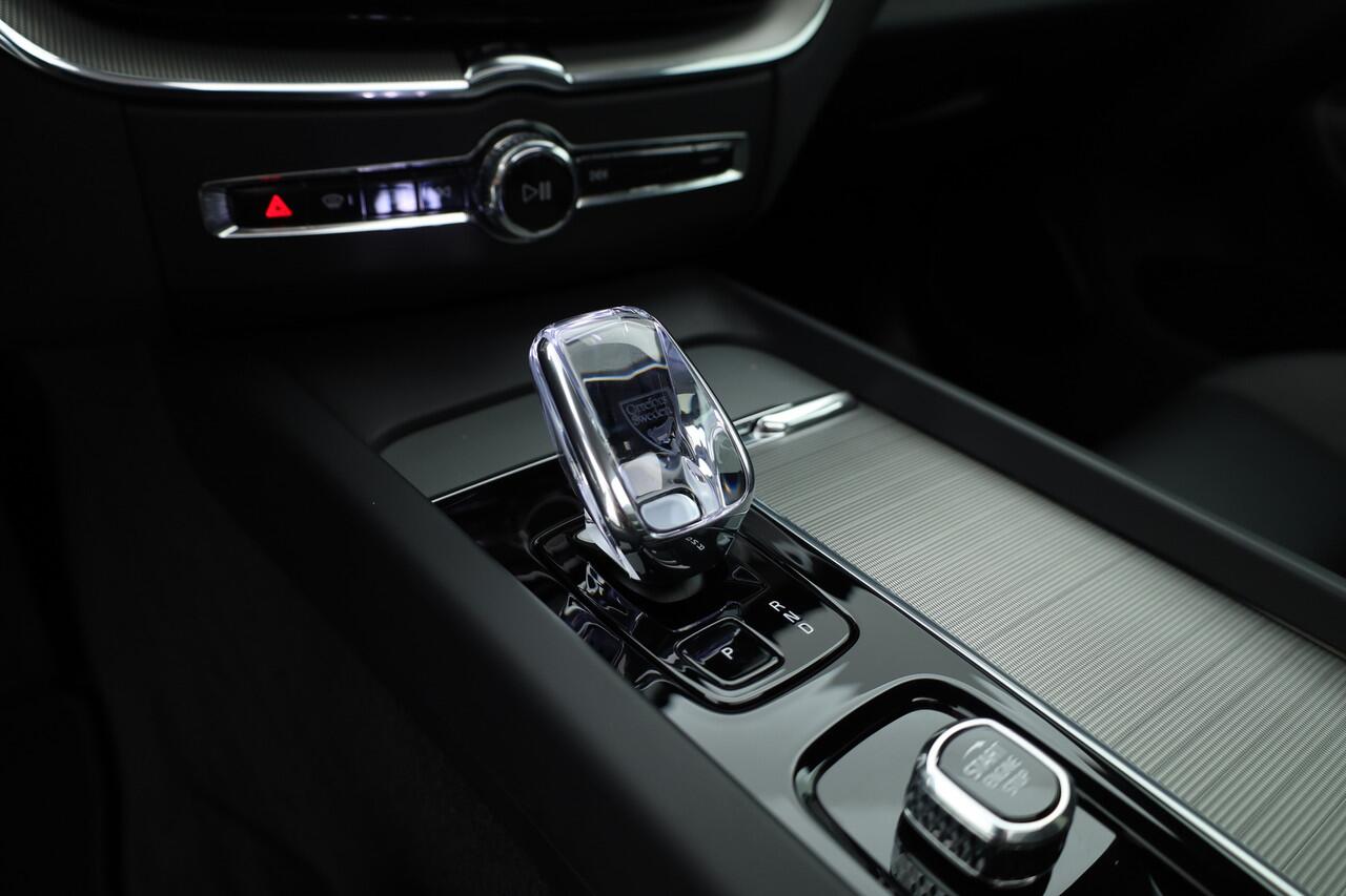 Volvo XC60 2.0 T8 Plug-in hybrid AWD Ultra Black Edition | Luchtvering | 360cam | Elek. Trekhaak | HUD | Bowers & Wilkins | Memory