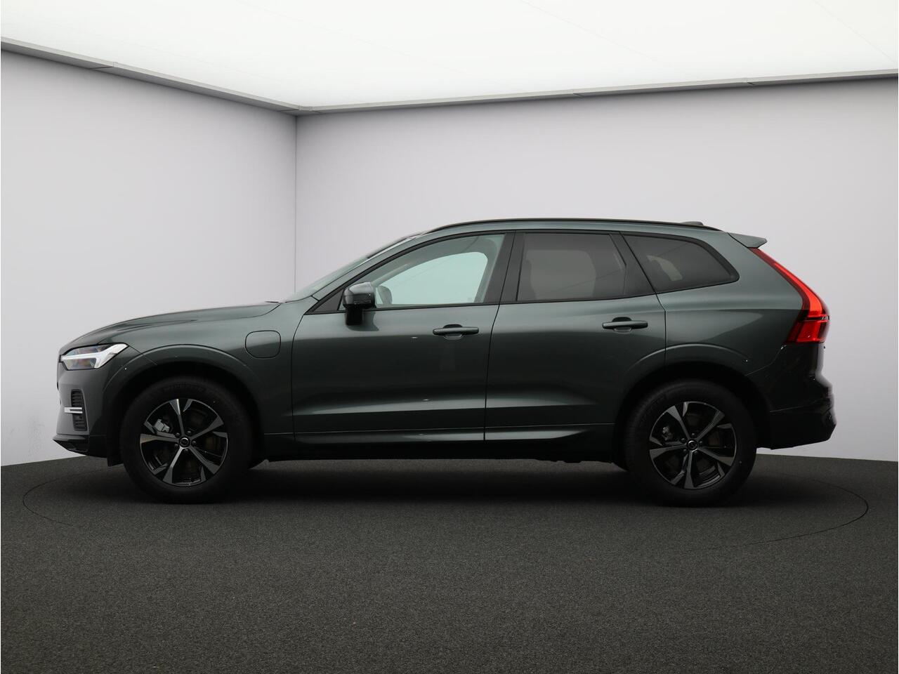 Volvo XC60 T6 350PK Plug-in hybrid AWD Essential / Adaptive Cruise / BLIS / Verwarmbare Stoelen + Stuurwiel / Extra Getint Glas / Google /