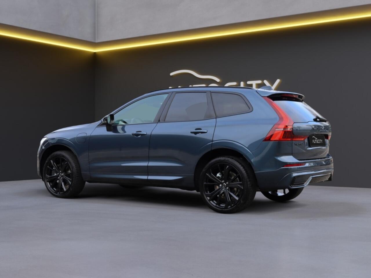 Volvo XC60 MY26 T6 Plus Black Edition Recharge Plug-In Hybrid AWD Pano l Lo