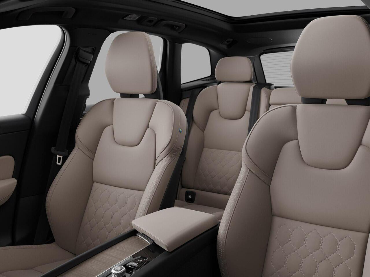 Volvo XC60 2.0 T6 Plug-in hybrid AWD Plus Dark 360 Camera / Head-up display / Harman Kardon audio / Panorama dak / stoel- en stuurverwarming / leer