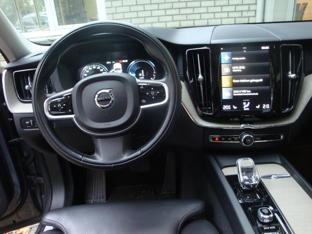 Volvo XC60 2.0 Recharge T6 AWD R-Design