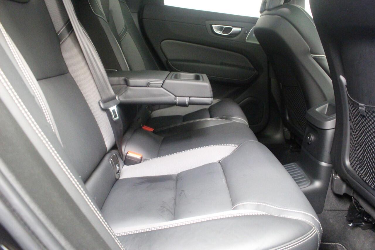 Volvo XC60 Recharge T6 AWD R-Design | Rijklaarprijs | Luchtvering | Bowers & Wilkins | Trekhaak |