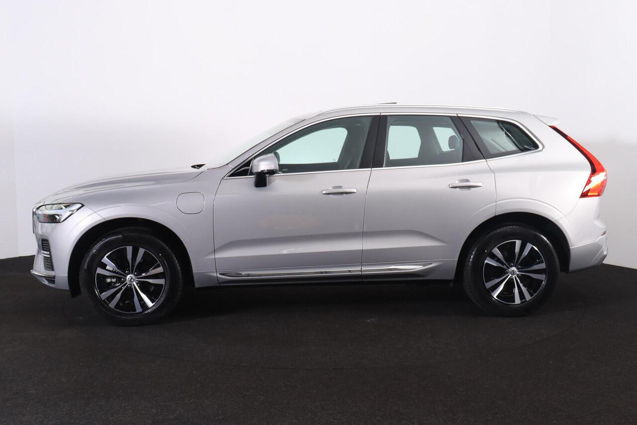 Volvo XC60 T6 Recharge AWD Core Bright - Panorama/schuifdak - IntelliSafe Assist & Surround - Parkeercamera achter - Verwarmde voorstoelen, stuur & achterbank - Parkeersensoren voor & achter - Draadloze tel. lader - 18' LMV