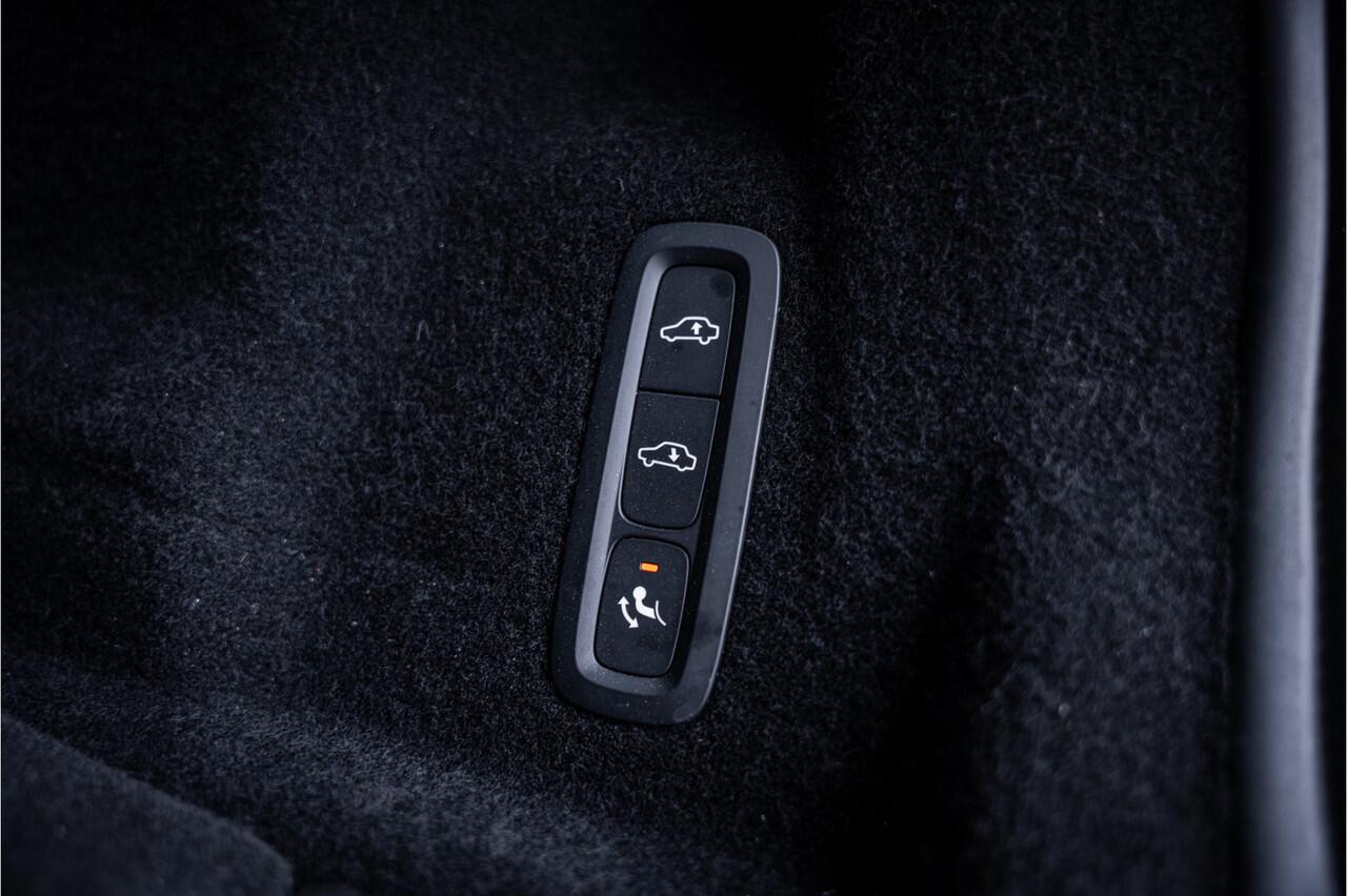 Volvo XC60 2.0 T6 Recharge AWD R-Design ** Luchtvering ** Panodak ** 360 HUD ** Trekhaak