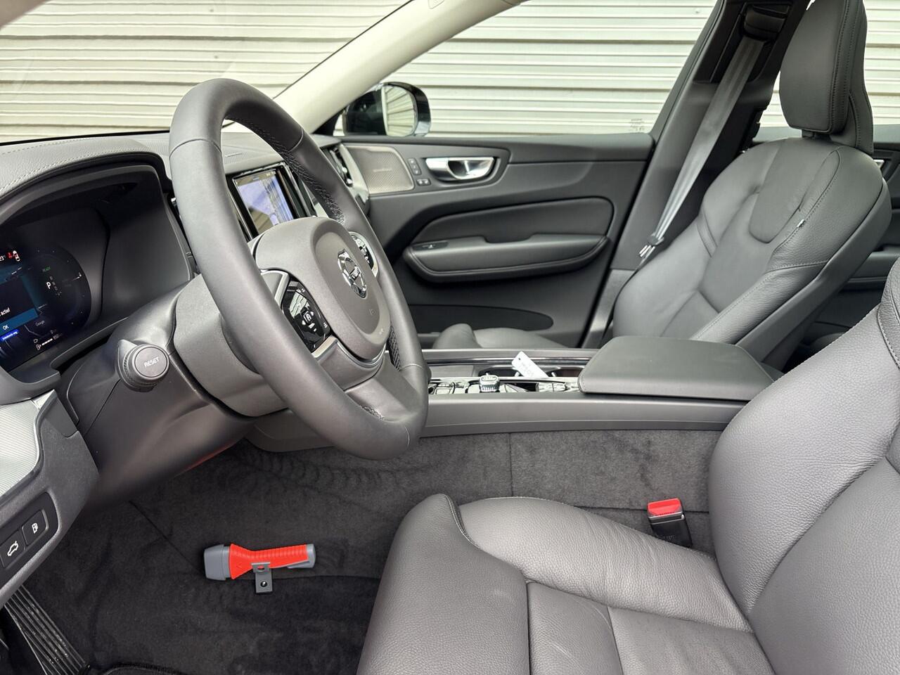 Volvo XC60 T6 Plug-in hybrid AWD Ultra Dark / Harman/Kardon / Trekhaak / Panorama dak / Rondomzichtcamera /