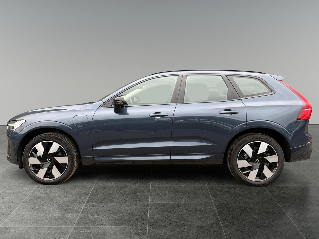 Volvo XC60 2.0 T6 Plug-in hybrid AWD Ultra Dark | Panoramadak | Extra getint glas | Head-up Display | 360 graden camera |