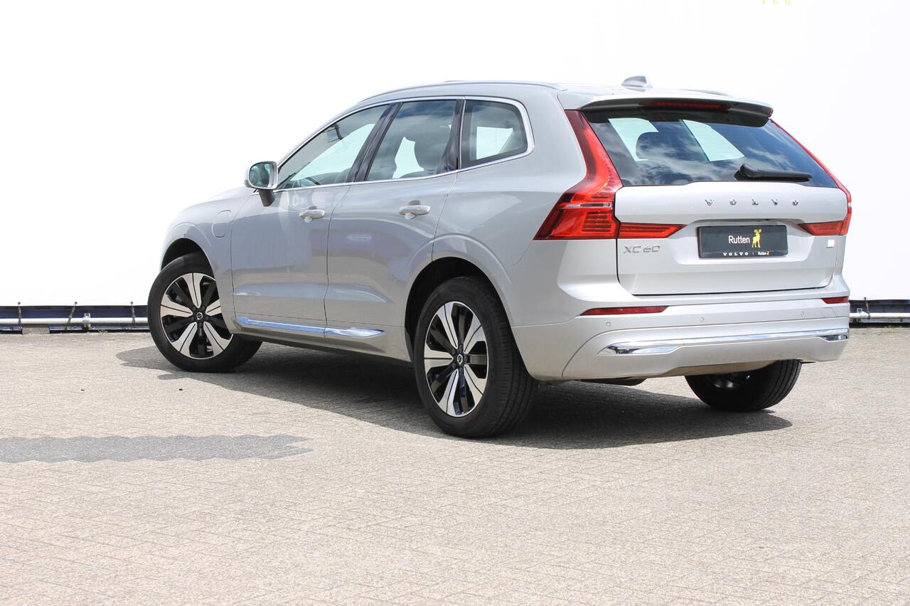 Volvo XC60 T6 350PK Long Range Plug-in hybrid AWD Plus Bright Panoramisch schuif-kanteldak / Google infotainment / Lederen bekleding / Parkeersensoren voor en achter met parkeercamera / Road Sign information / Cruise Control