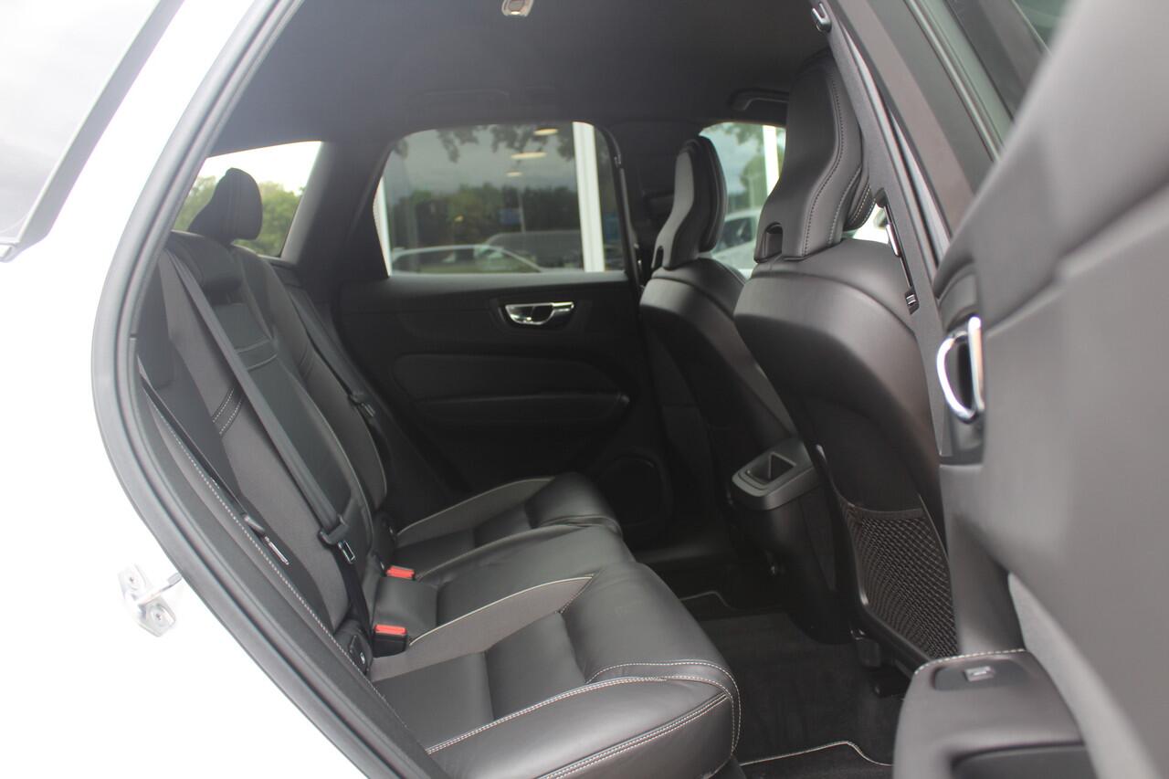 Volvo XC60 2.0 T5 AWD Inscription / Trekhaak / Camera / Leder / 20'' / Navigatie / Dodehoek / DAB / Cruise Control