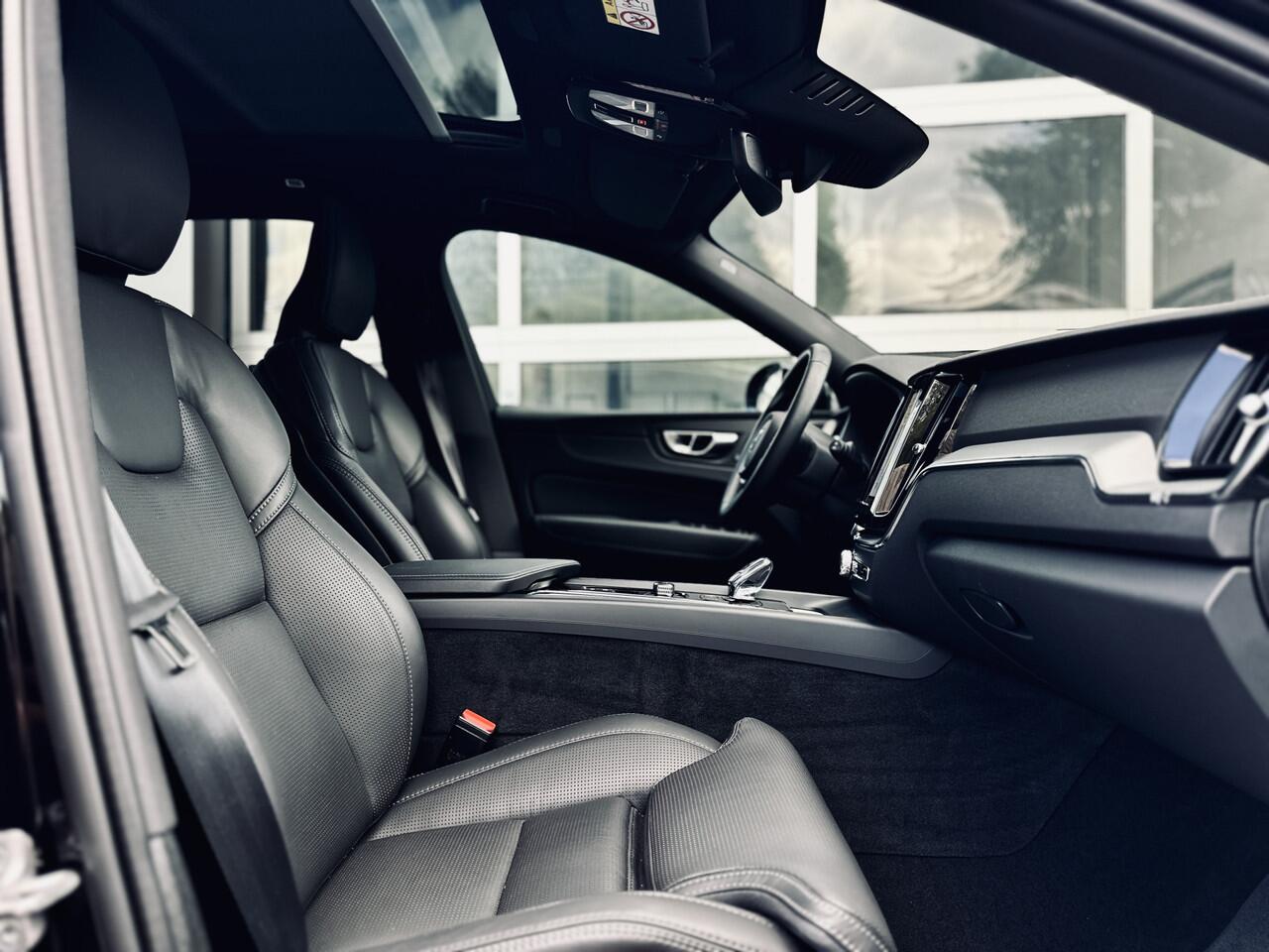 Volvo XC60 2.0 T6 Hybrid | AWD | Dark Label | Pamoramadak | Luchtvering | Apple Carplay | Stoelverw voor/achter | Incl BTW