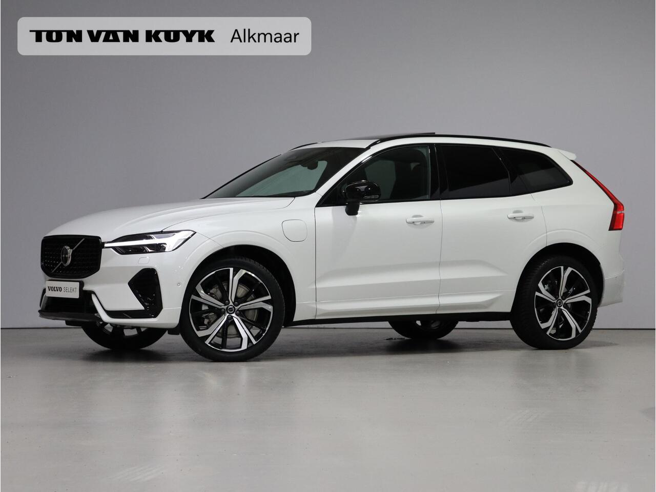 Volvo XC60 T6 AWD Plug-in hybrid Ultra Dark / Stoel+stuur+achterbankverwarming / Contourstoelen / Privacy glass / Elektr. bed. stoelen