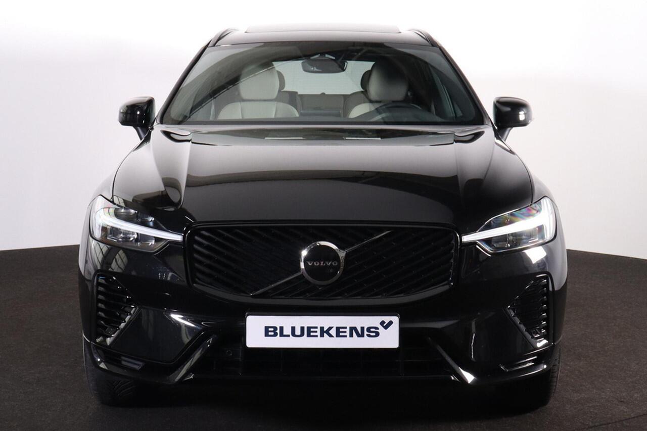 Volvo XC60 T6 Recharge AWD Plus Dark - Panorama/schuifdak - IntelliSafe Assist & Surround - Harman/Kardon audio - Parkeercamera achter - Verwarmde voorstoelen, stuur & achterbank - Parkeersensoren voor & achter - Elektr. bedienb. voorstoelen met geheugen - Draadloze
