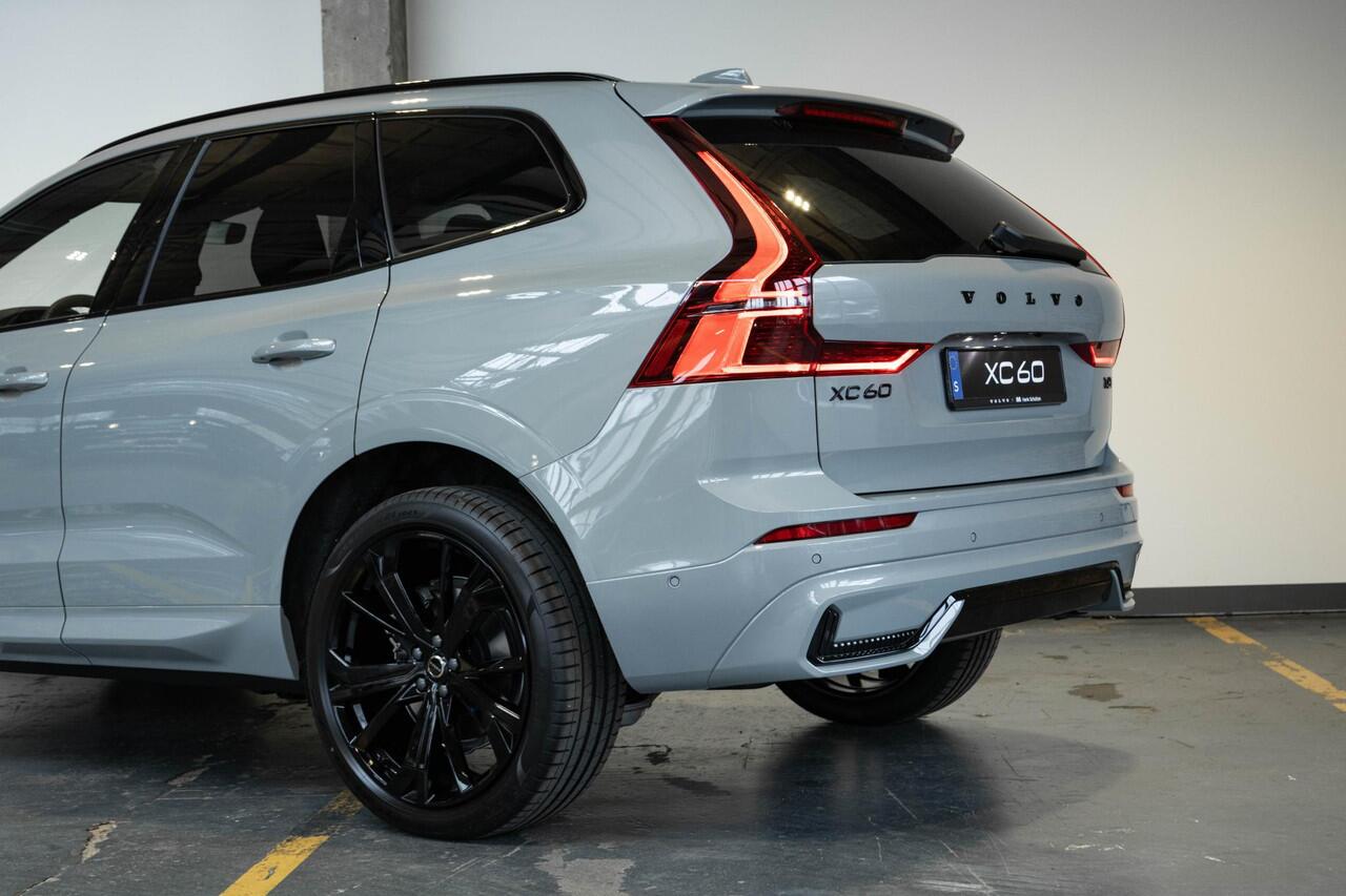Volvo XC60 2.0 T6 Plug-in hybrid AWD Plus Black Edition | Verwacht Nov. 2025 | Luchtvering | 360º Camera | Schuif/Kantel-Panoramadak | Head-Up Display | 21" Lichtmetalen Wielen | Donkergetint Glas |