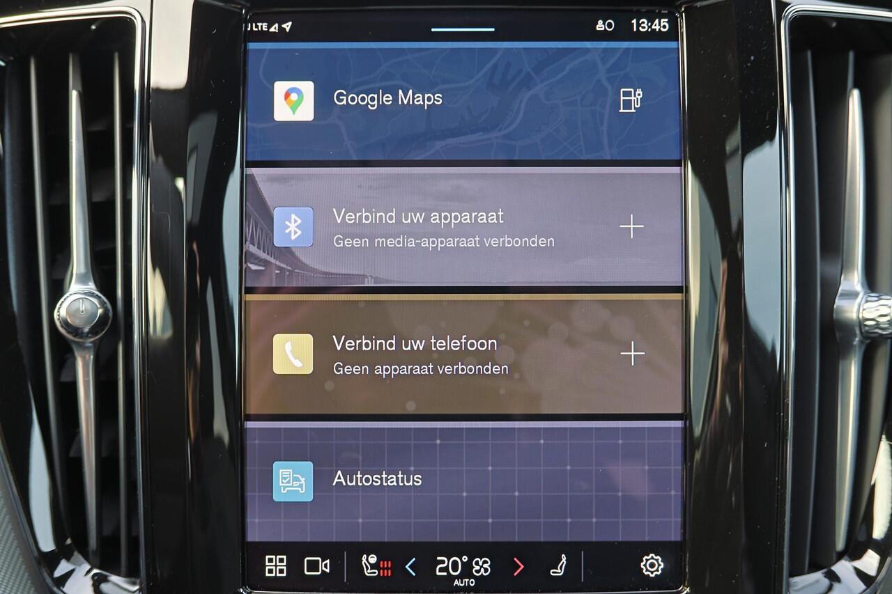 Volvo XC60 T6 Recharge AWD Plus Black Edition - Panorama/schuifdak - IntelliSafe Assist & Surround - Adaptieve LED koplampen - Parkeercamera achter - Verwarmde voorstoelen, stuur & achterbank - Parkeersensoren voor & achter - Elektr. bedienb. voorstoelen met geheuge