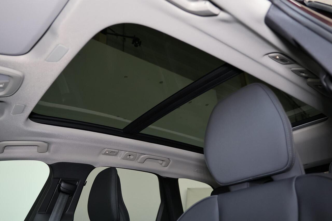 Volvo XC60 T8 Recharge AWD Ultra Dark - Panorama/schuifdak - IntelliSafe Assist & Surround - 360º Camera - Harman/Kardon audio - Adaptieve LED koplampen - Verwarmde voorstoelen, stuur & achterbank - Parkeersensoren voor & achter - Elektr. bedienb. voorstoelen met ge