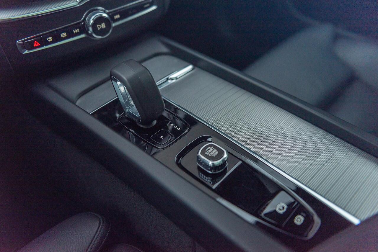 Volvo XC60 T6 Aut. Long Range Plus Dark Leder Parkeercamera 350pk