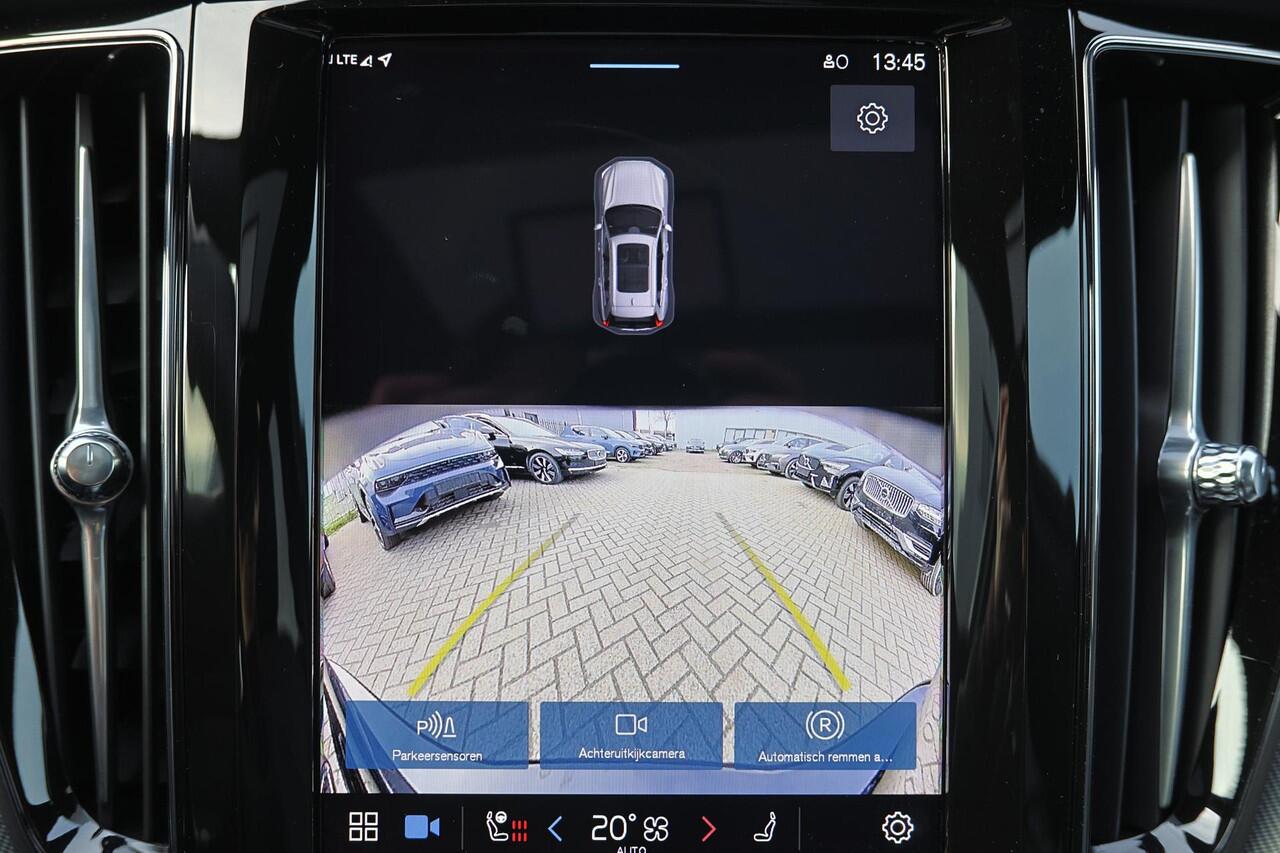 Volvo XC60 T6 Recharge AWD Plus Black Edition - Panorama/schuifdak - IntelliSafe Assist & Surround - Adaptieve LED koplampen - Parkeercamera achter - Verwarmde voorstoelen, stuur & achterbank - Parkeersensoren voor & achter - Elektr. bedienb. voorstoelen met geheuge