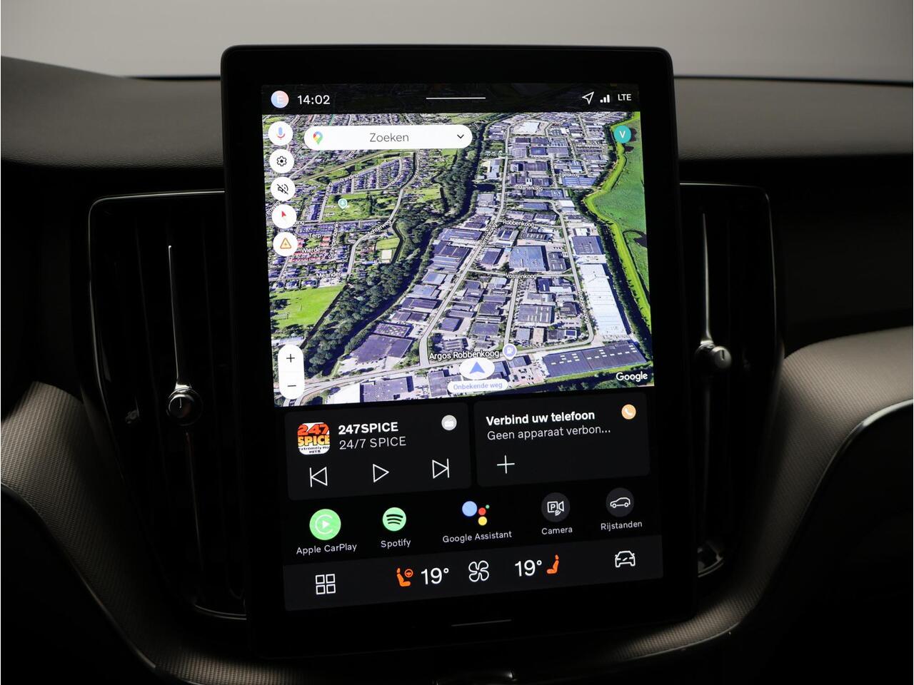 Volvo XC60 T6 350PK Plug-in hybrid AWD Essential / Adaptive Cruise / BLIS / Verwarmbare Stoelen + Stuurwiel / Extra Getint Glas / Google /