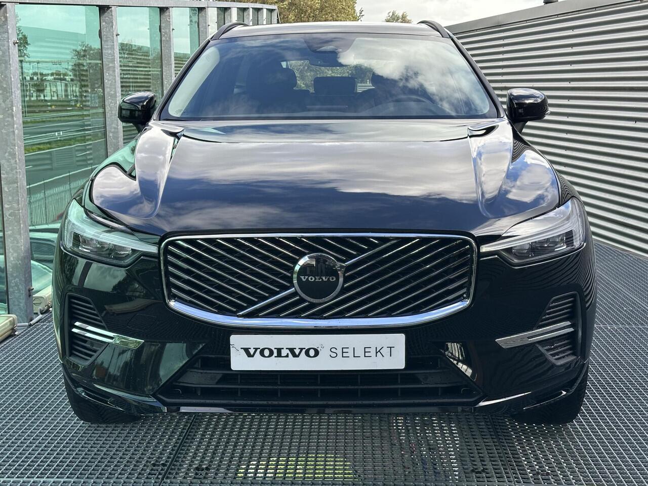 Volvo XC60 2.0 T6 Plug-in hybrid AWD Essential / Park assist achter + voor / Stuur + stoelen verwarmd / Adaptive cruise / Carplay /