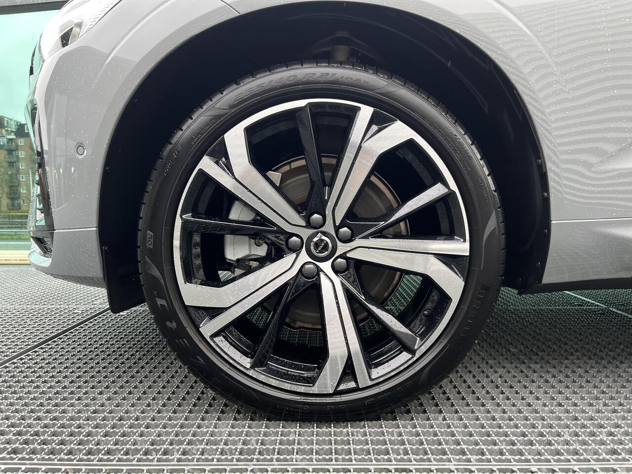 Volvo XC60 2.0 T8 Plug-in hybrid AWD Ultra Dark PHEV, Automaat, 21 inch, Panoramadak, Bowers&Wilkins audio, Stoelverwarming, Stuurverwarming, Trekhaak semi elektrisch wegklapbaar, Gelaagde- en getinte ramen