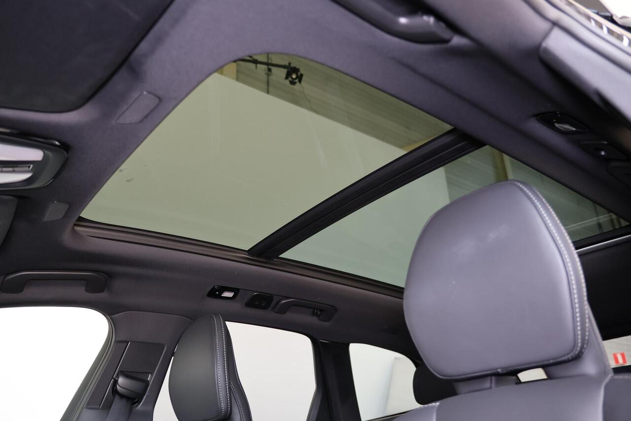 Volvo XC60 T8 Recharge AWD Ultimate Black Edition - Panorama/schuifdak - B&W Audio - Massage&ventilatie stoelen - IntelliSafe Assist & Surround - 360º Camera - Verwarmde voorstoelen, stuur & achterbank - Parkeersensoren voor & achter - Elektr. bedienb. voorstoelen m