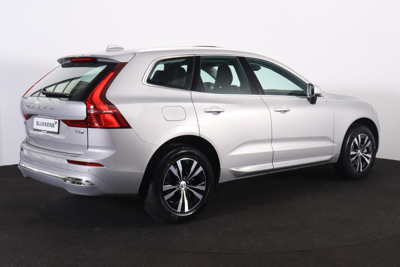 Volvo XC60 T6 Recharge AWD Core Bright - Panorama/schuifdak - IntelliSafe Assist & Surround - Parkeercamera achter - Verwarmde voorstoelen, stuur & achterbank - Parkeersensoren voor & achter - Draadloze tel. lader - 18' LMV