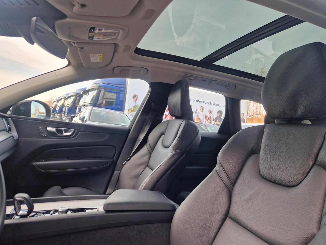 Volvo XC60 2.0 T6 Plug-in hybrid AWD Plus Dark 360 Cam | NL AUTO