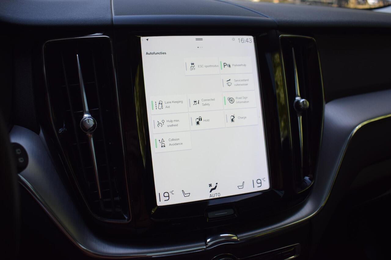 Volvo XC60 2.0 T8 AWD Mom Pro met Pano/Leer/Led/Stoelverwarmi