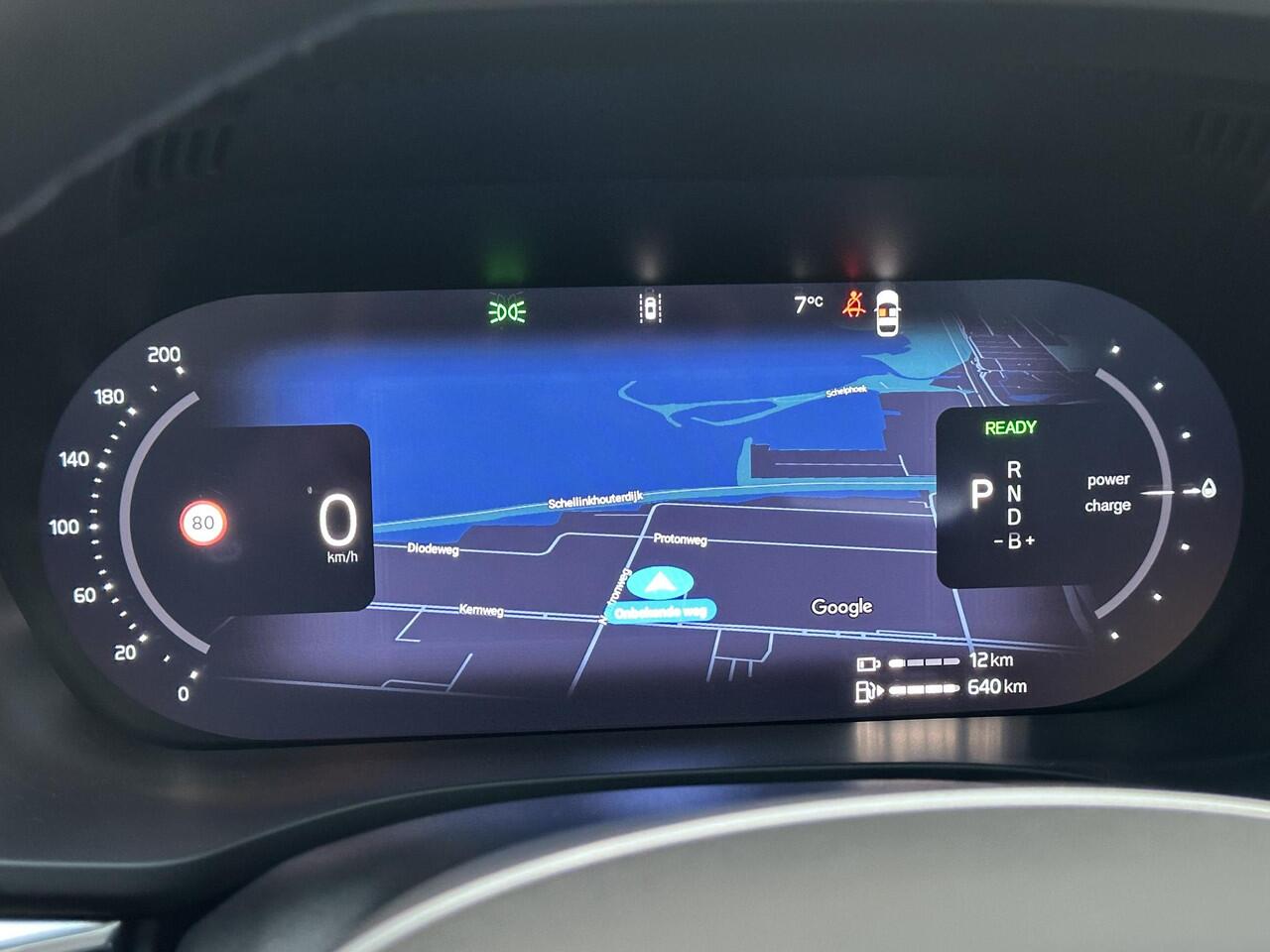 Volvo XC60 2.0 T6 Plug-in hybrid AWD Ultra Dark Display Gen. 2 / Panorama dak / Head-up display / Harman Kardon audio / Adaptieve Cruise control / Nordico bekleding / Stoel- en stuurverw./ elektr. stoelverst. / Full LED kopl. / Lederlook dashboard