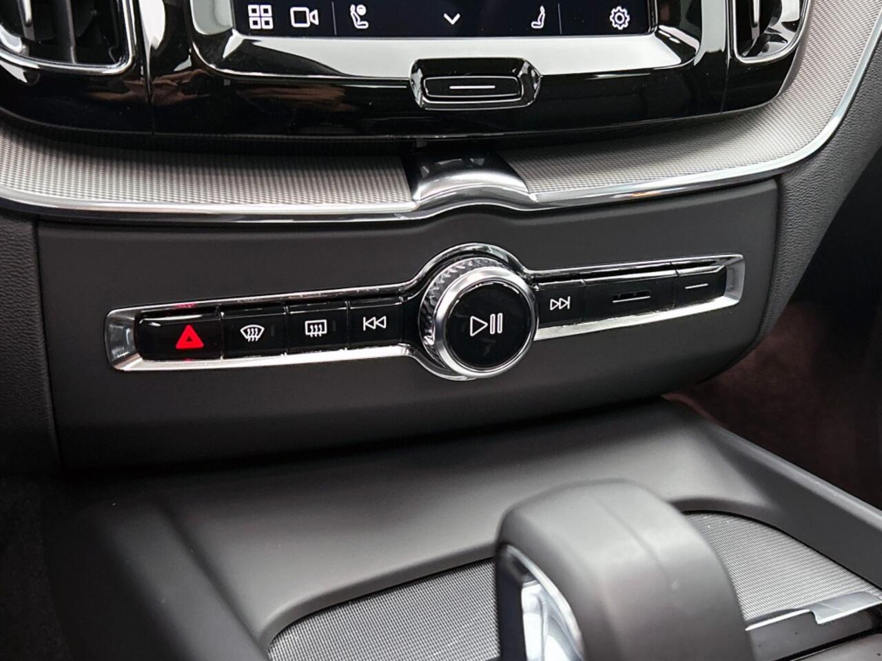 Volvo XC60 2.0 T6 Dark | Pano | trekhaak | Memory Seats | BLIS |