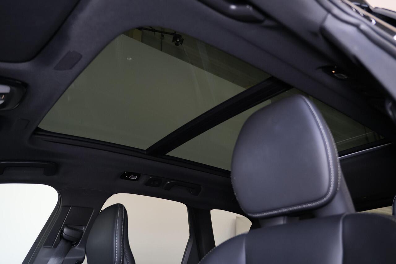 Volvo XC60 T6 Recharge AWD Ultra Black Edition - Panorama/schuifdak - Massage & Stoelventilatie - IntelliSafe Assist & Surround - 360º Camera - Bowers & Wilkins audio - Adaptieve LED koplampen - Nappa leder - Verwarmde voorstoelen & stuur - Parkeersensoren voor & ac