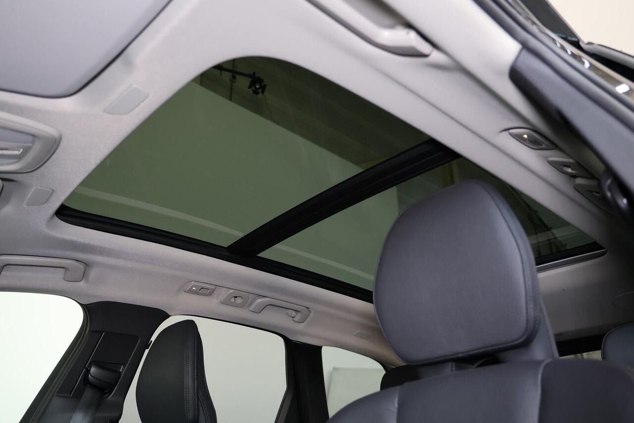 Volvo XC60 T8 Recharge AWD Ultimate Dark - Panorama/schuifdak - IntelliSafe Assist & Surround - 360º Camera - Verwarmde voorstoelen, stuur & achterbank - Parkeersensoren voor & achter - Elektr. bedienb. voorstoelen met geheugen - Head up display - Draadloze tel. lad