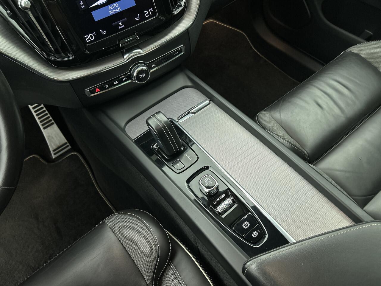 Volvo XC60 2.0 B5 AWD R-Design | Panormadak | Leder | Memory Seats | Harman Kardon | Trekhaak | Stoelverwarming