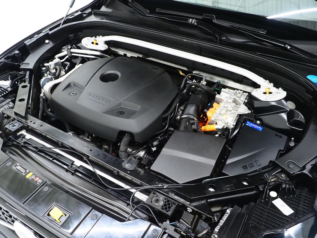 Volvo XC60 2.0 T8 AWD Polestar Engineered Long Range | Panoramadak | Harman/Kardon | Pilot Assist | 360 | Keyless | Carplay