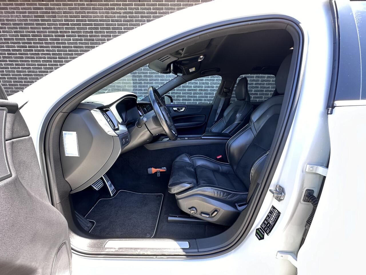 Volvo XC60 2.0 T5 R-Design | 22 inch | Adaptive Cruise control | Camera | Keyless