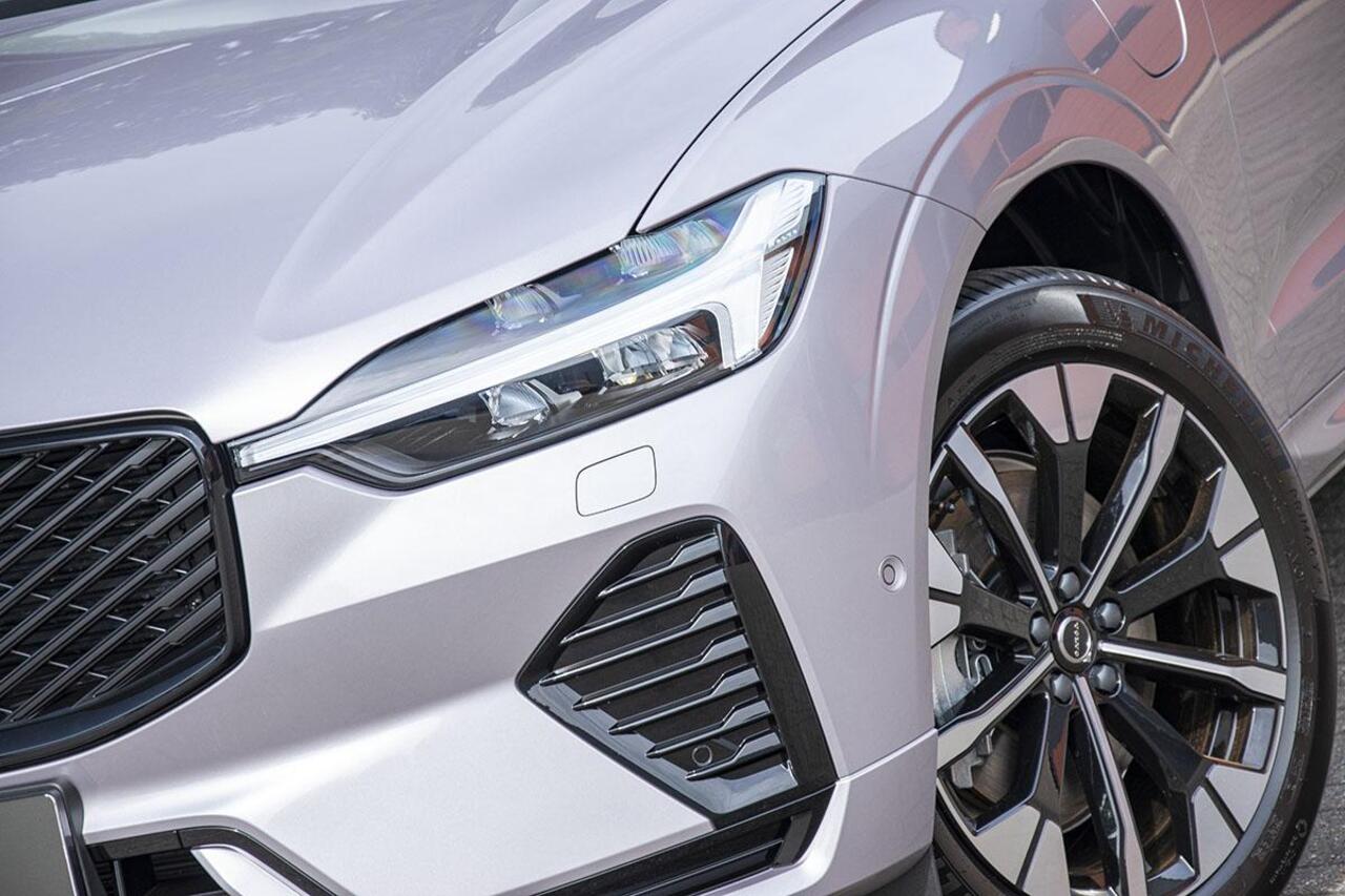 Volvo XC60 2.0 T6 PLUG-IN HYBRID AWD ULTRA DARK / FACE-LIFT