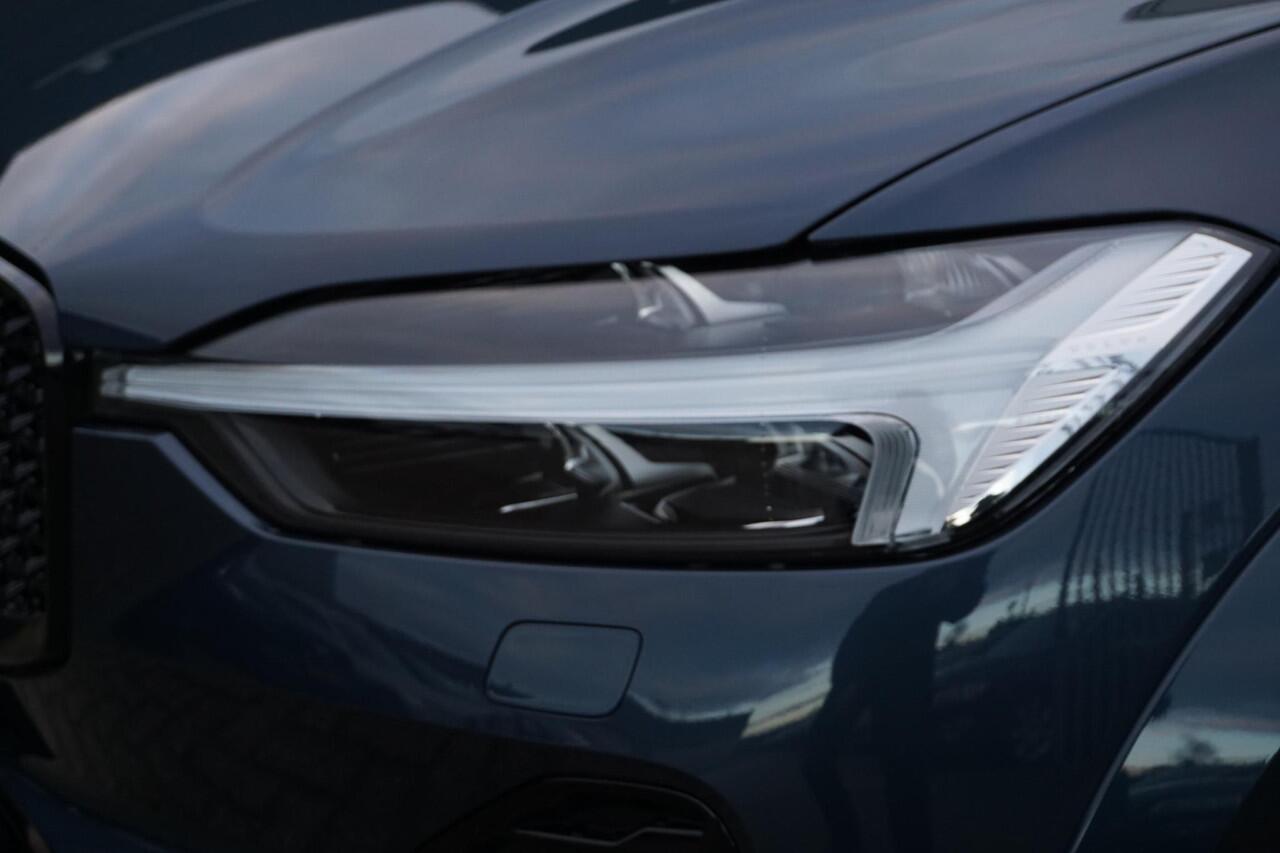 Volvo XC60 2.0 T8 Plug-in hybrid AWD Ultra Dark | Luchtvering | Bowers & Wilkins | Massage | Stoel koeling | Stoel + Stuur verwarming | Panorama Schuifdak |
